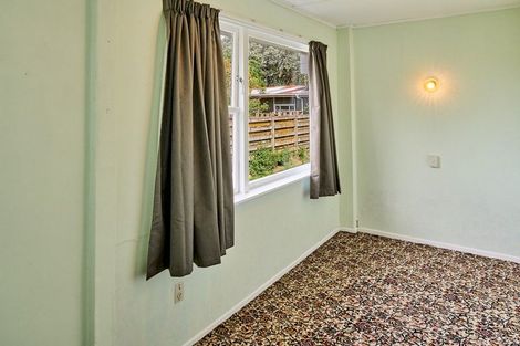Photo of property in 5a Whitehouse Road, Titahi Bay, Porirua, 5022