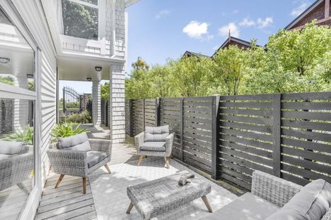 Photo of property in 33 Waitohu Road, York Bay, Lower Hutt, 5013