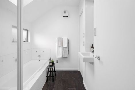 Photo of property in 51 Croziers Road, St Albans, Christchurch, 8052