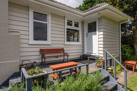 Photo of property in 22 Raroa Terrace, Tawa, Wellington, 5028