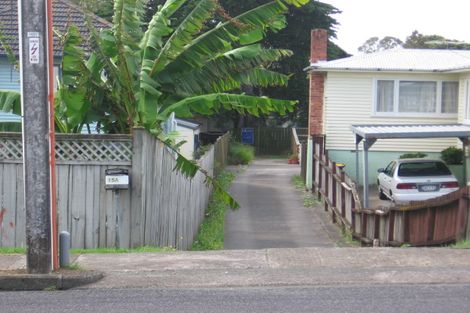 Photo of property in 2/15 Netherlands Avenue, Kelston, Auckland, 0602