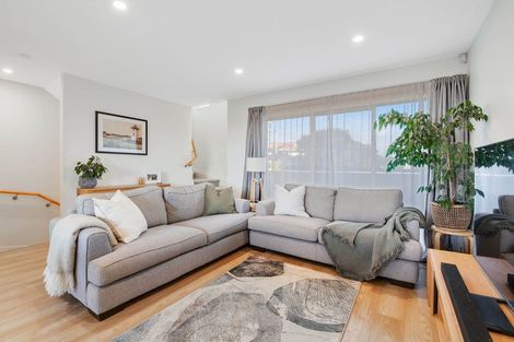 Photo of property in 2/3 Coronation Road, Hillcrest, Auckland, 0627