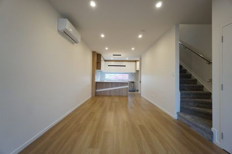 Photo of property in 3/26 Buscomb Avenue, Henderson, Auckland, 0610