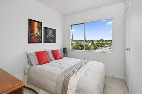 Photo of property in 1/17 Dianthus Place, Browns Bay, Auckland, 0630