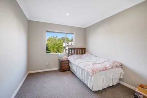 Photo of property in 31 Goldfinch Rise, Unsworth Heights, Auckland, 0632