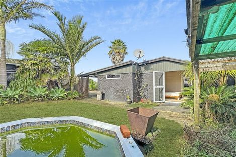 Photo of property in 1/3 Clarks Beach Road, Clarks Beach, 2122