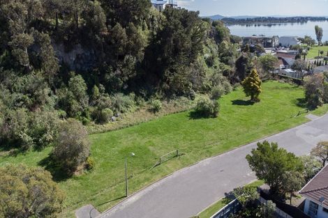 Photo of property in 8 Aratoro Place, Mount Pleasant, Christchurch, 8081