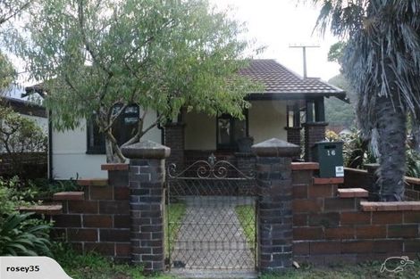 Photo of property in 16 Hinau Street, Eastbourne, Lower Hutt, 5013