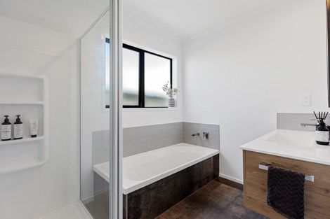 Photo of property in 51 Kotiate Street, Papamoa, 3118