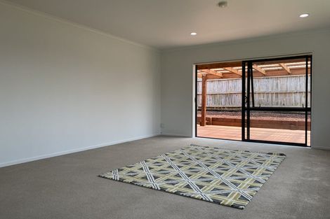 Photo of property in 22 Greenberry Drive, Ranui, Auckland, 0612