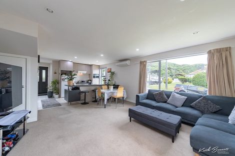 Photo of property in 18a Franklyn Road, Tawa, Wellington, 5028