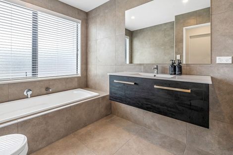 Photo of property in 21 Woodlanding Road, Whitford, Howick, 2571