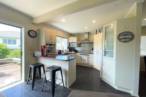 Photo of property in 2/42 Headcorn Place, Botany Downs, Auckland, 2010