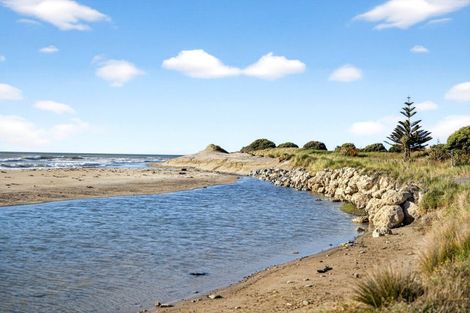 Photo of property in 13 Mataikona Road, Mataikona, Tinui, 5889