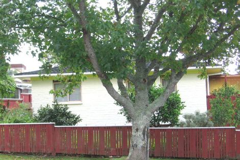 Photo of property in 2/34 Matuhi Rise, Henderson, Auckland, 0612