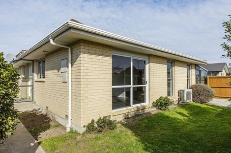 Photo of property in 1/37 Queenspark Drive, Parklands, Christchurch, 8083