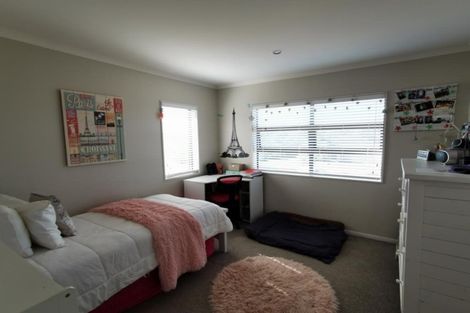 Photo of property in 21 Bellshill Close, Wattle Downs, Auckland, 2103