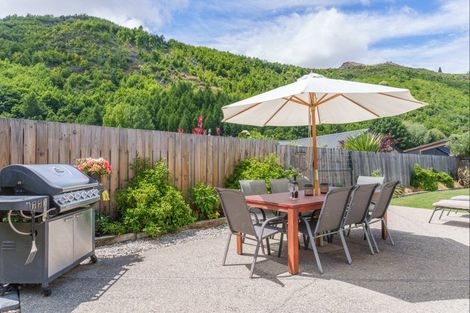 Photo of property in 12 Fletcher Way, Arrowtown, 9302