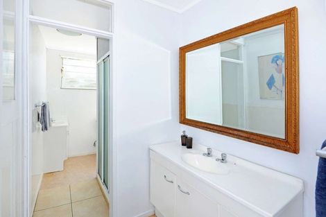 Photo of property in 24 Tiri Tiri Road, Birkdale, Auckland, 0626