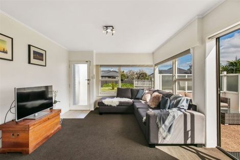 Photo of property in 1/38 Shakespeare Road, Milford, Auckland, 0620