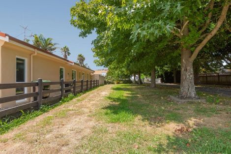 Photo of property in 11 St Clair Place, Browns Bay, Auckland, 0630