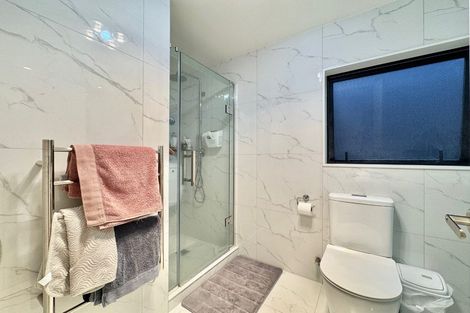 Photo of property in 24 Parahau Road, Papakura, 2110