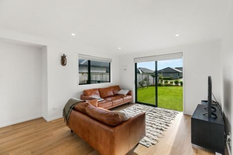 Photo of property in 24 Kaurinui Crescent, One Tree Point, 0118
