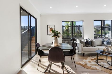 Photo of property in 136c Forrest Hill Road, Forrest Hill, Auckland, 0620