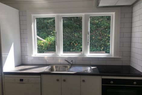 Photo of property in 232 Sutherland Road, Lyall Bay, Wellington, 6022