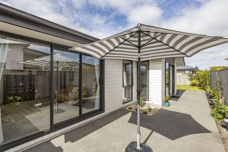 Photo of property in 15 Grey View Grove, Rangiora, 7400