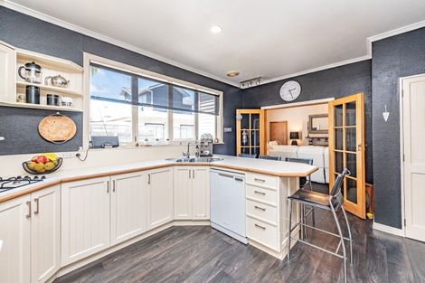 Photo of property in 8 Saint Leonard Street, Saint Johns Hill, Whanganui, 4501