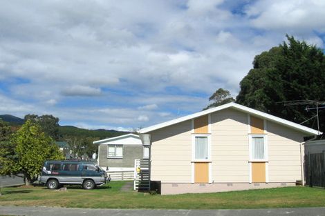 Photo of property in 33 Speargrass Grove, Timberlea, Upper Hutt, 5018