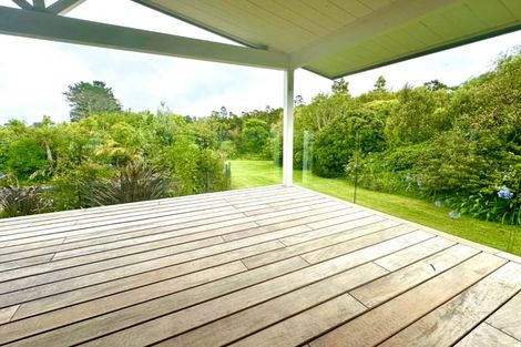 Photo of property in 646 Waitakere Road, Kumeu, 0891
