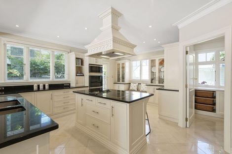 Photo of property in 122 Straven Road, Fendalton, Christchurch, 8014