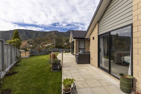 Photo of property in 10 Admiralty Place, Waikawa, Picton, 7220