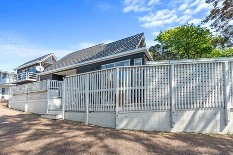 Photo of property in 1/82 Knights Road, Rothesay Bay, Auckland, 0630