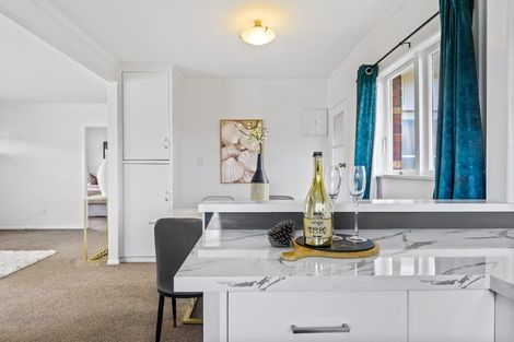 Photo of property in 2/24 Evelyn Place, Hillcrest, Auckland, 0627