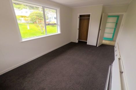 Photo of property in 38 Taylor Terrace, Tawa, Wellington, 5028