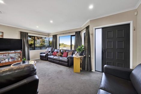 Photo of property in 2 Heaphy Road, Opunake, 4616