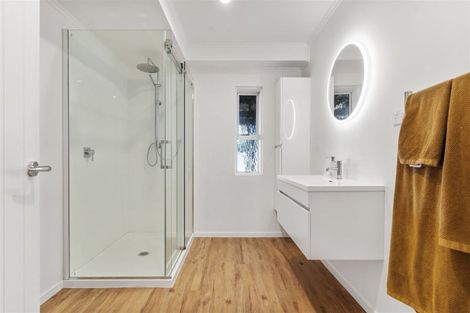 Photo of property in 5 Page Point, Mellons Bay, Auckland, 2014