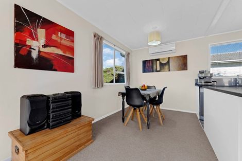 Photo of property in 47 Claverdon Drive, Massey, Auckland, 0614