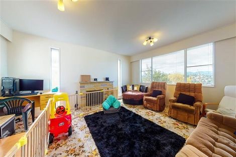 Photo of property in 68 Akaroa Drive, Maupuia, Wellington, 6022