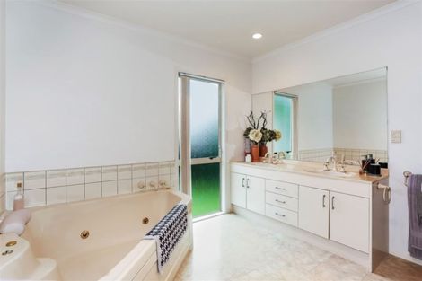 Photo of property in 6a Jayar Heights, Bombay, 2675