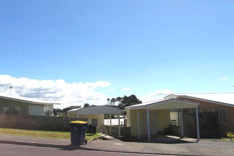 Photo of property in 1/5 Exeter Place, Unsworth Heights, Auckland, 0632
