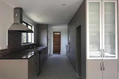 Photo of property in 47 Beechdale Crescent, Pakuranga Heights, Auckland, 2010