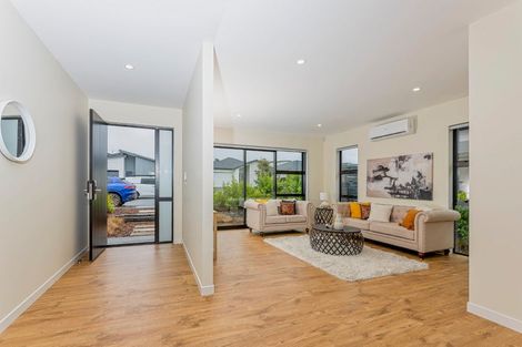 Photo of property in 4 Vintry Drive, Kumeu, 0810