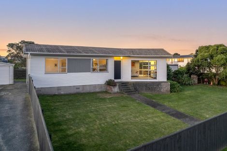Photo of property in 2 Pennant Grove, Titahi Bay, Porirua, 5022