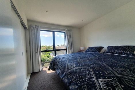 Photo of property in 22 Tapuwae Way, Mangere Bridge, Auckland, 2022