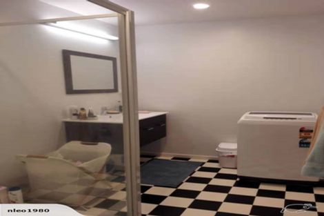 Photo of property in 28 Staincross Street, Green Bay, Auckland, 0604