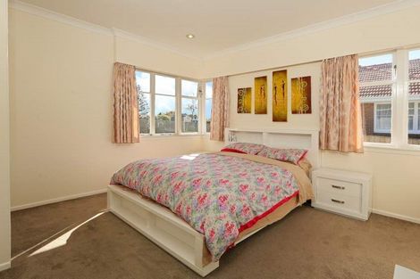 Photo of property in 4285 Great North Road, Glendene, Auckland, 0602